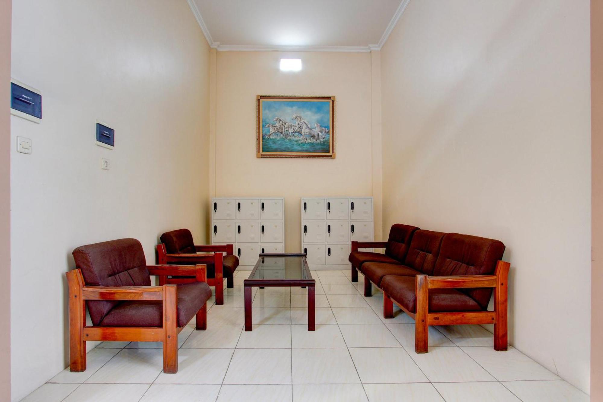 Spot On 93245 Guest House Mulia Dua Syariah Klaten Exterior photo