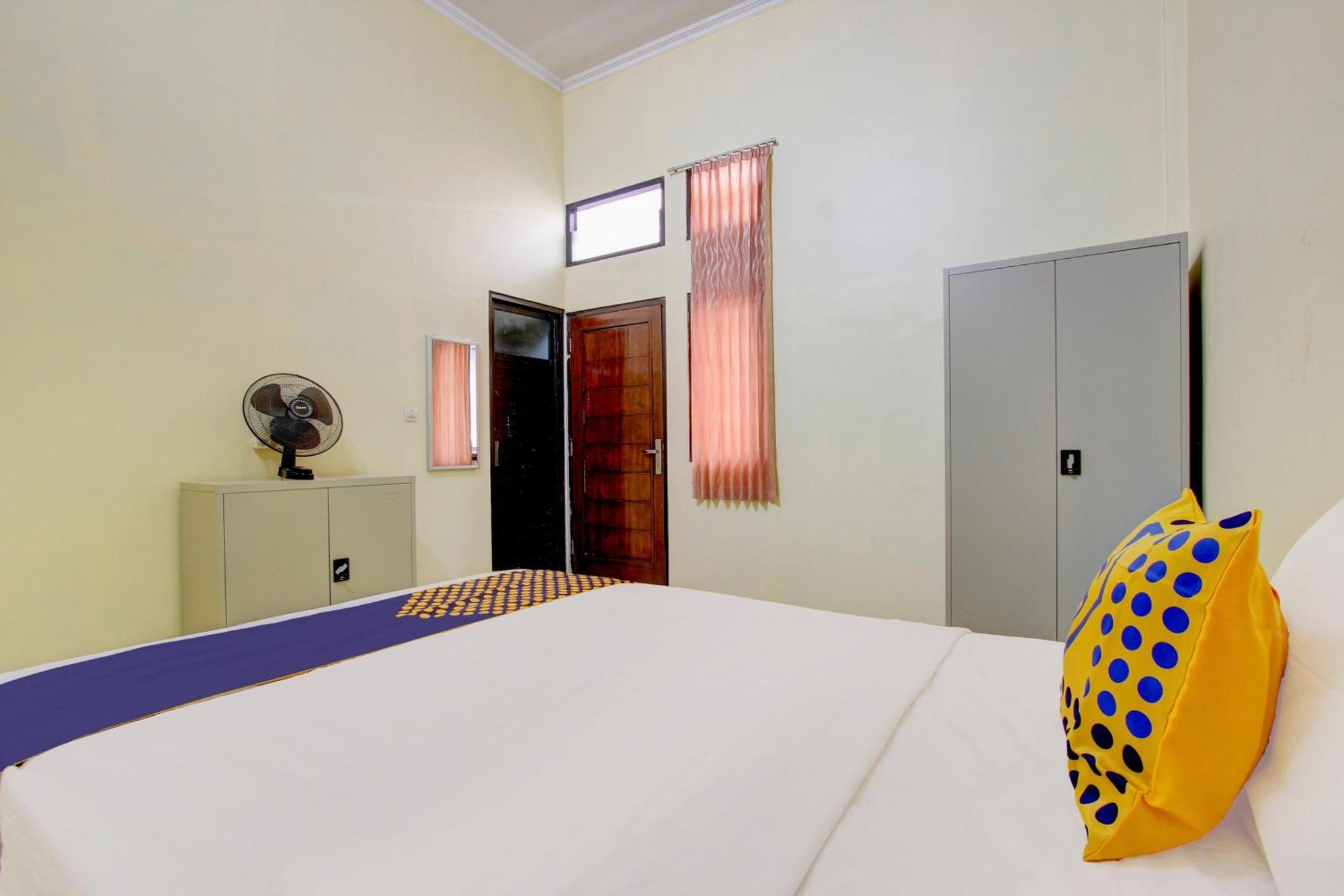 Spot On 93245 Guest House Mulia Dua Syariah Klaten Exterior photo