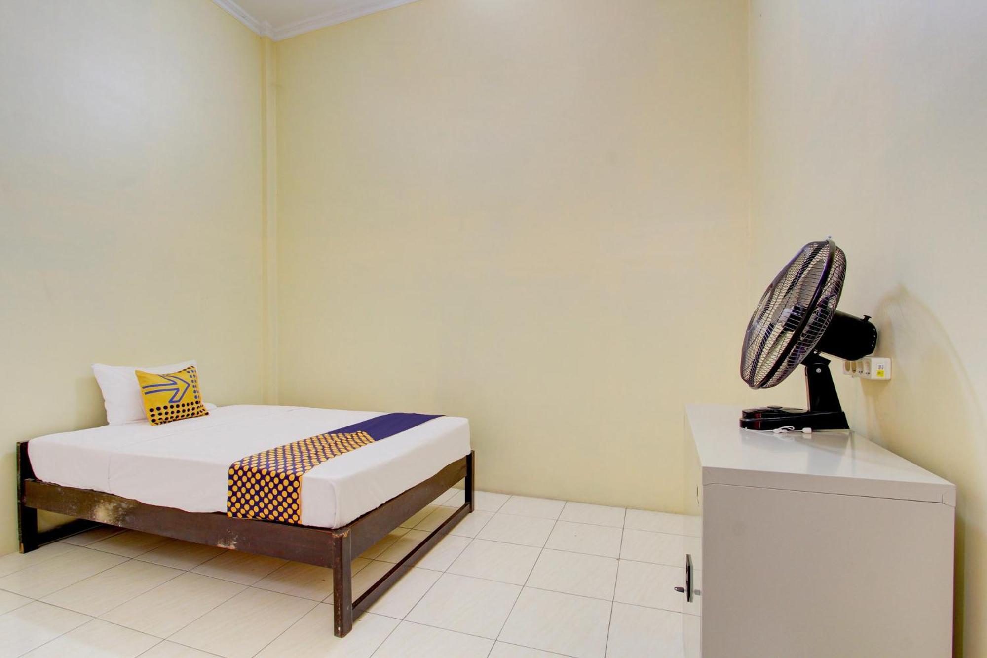 Spot On 93245 Guest House Mulia Dua Syariah Klaten Exterior photo