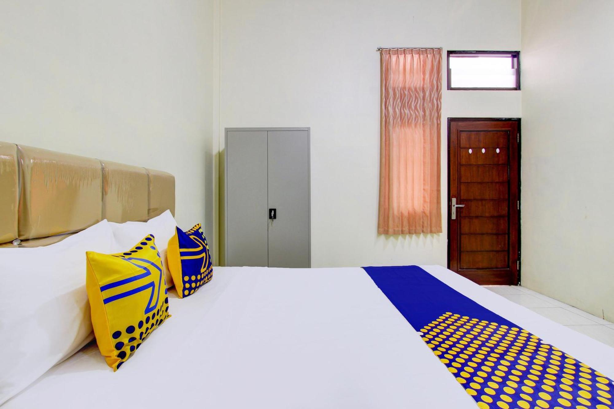 Spot On 93245 Guest House Mulia Dua Syariah Klaten Exterior photo