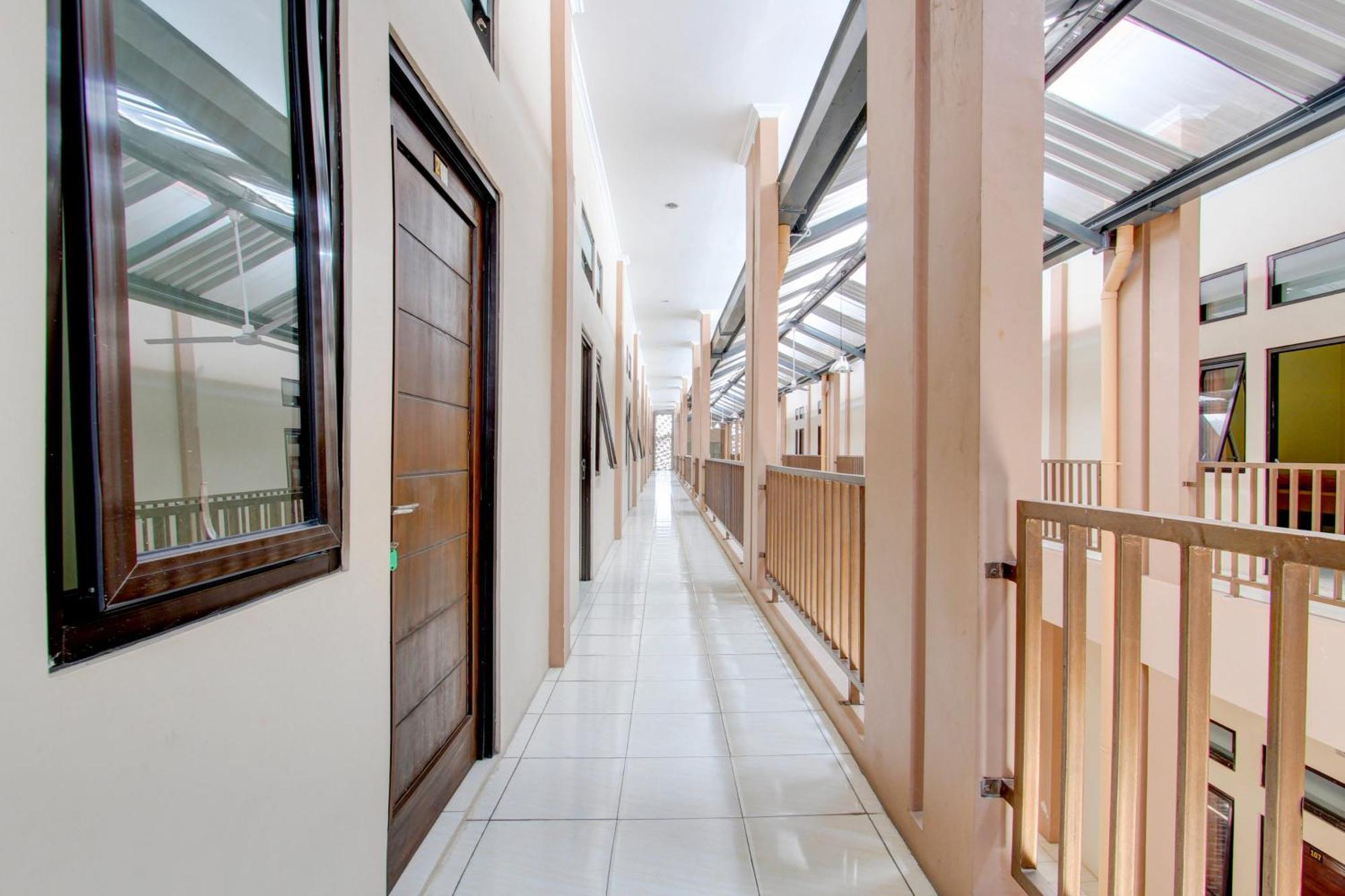 Spot On 93245 Guest House Mulia Dua Syariah Klaten Exterior photo