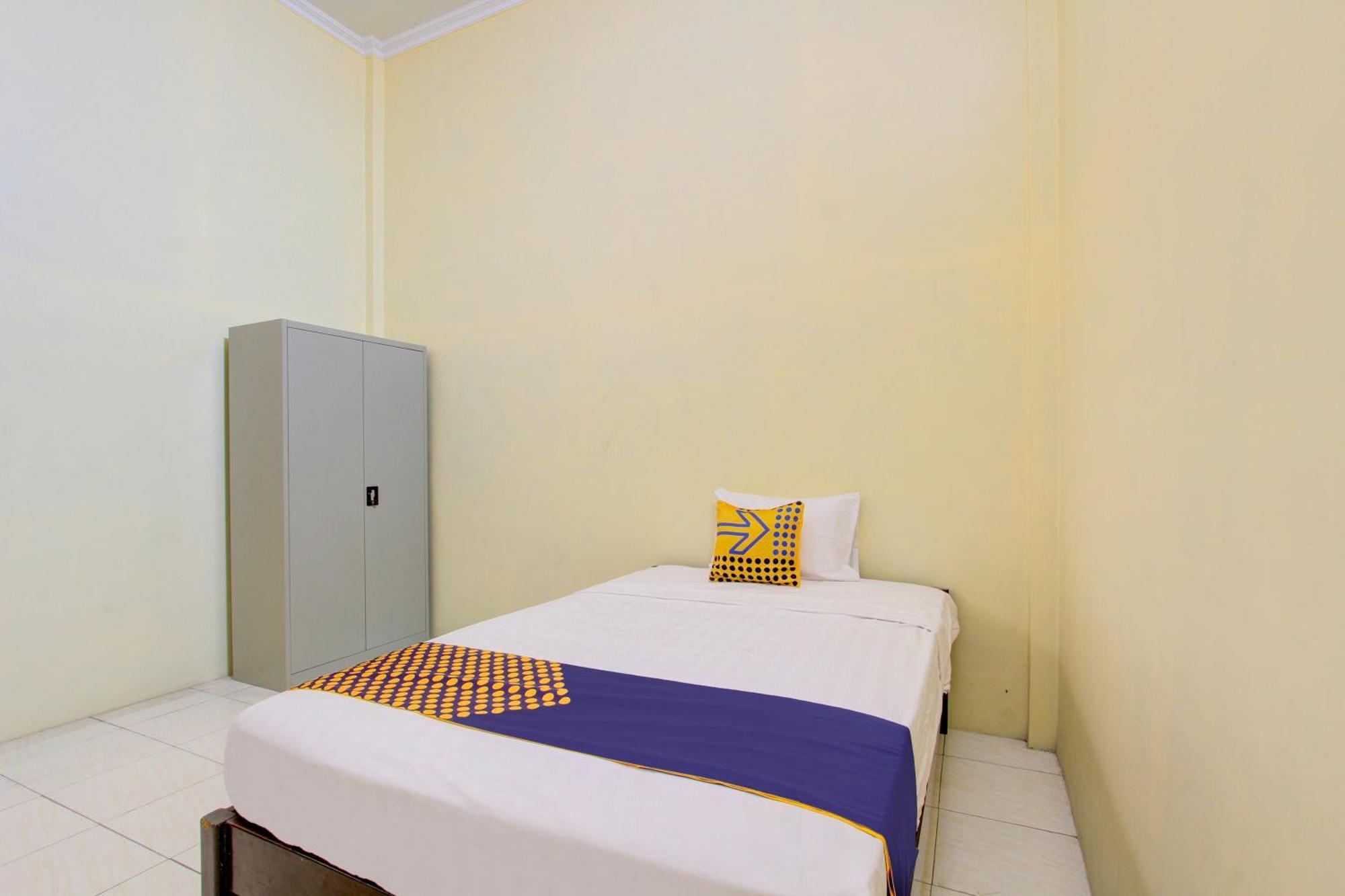 Spot On 93245 Guest House Mulia Dua Syariah Klaten Exterior photo