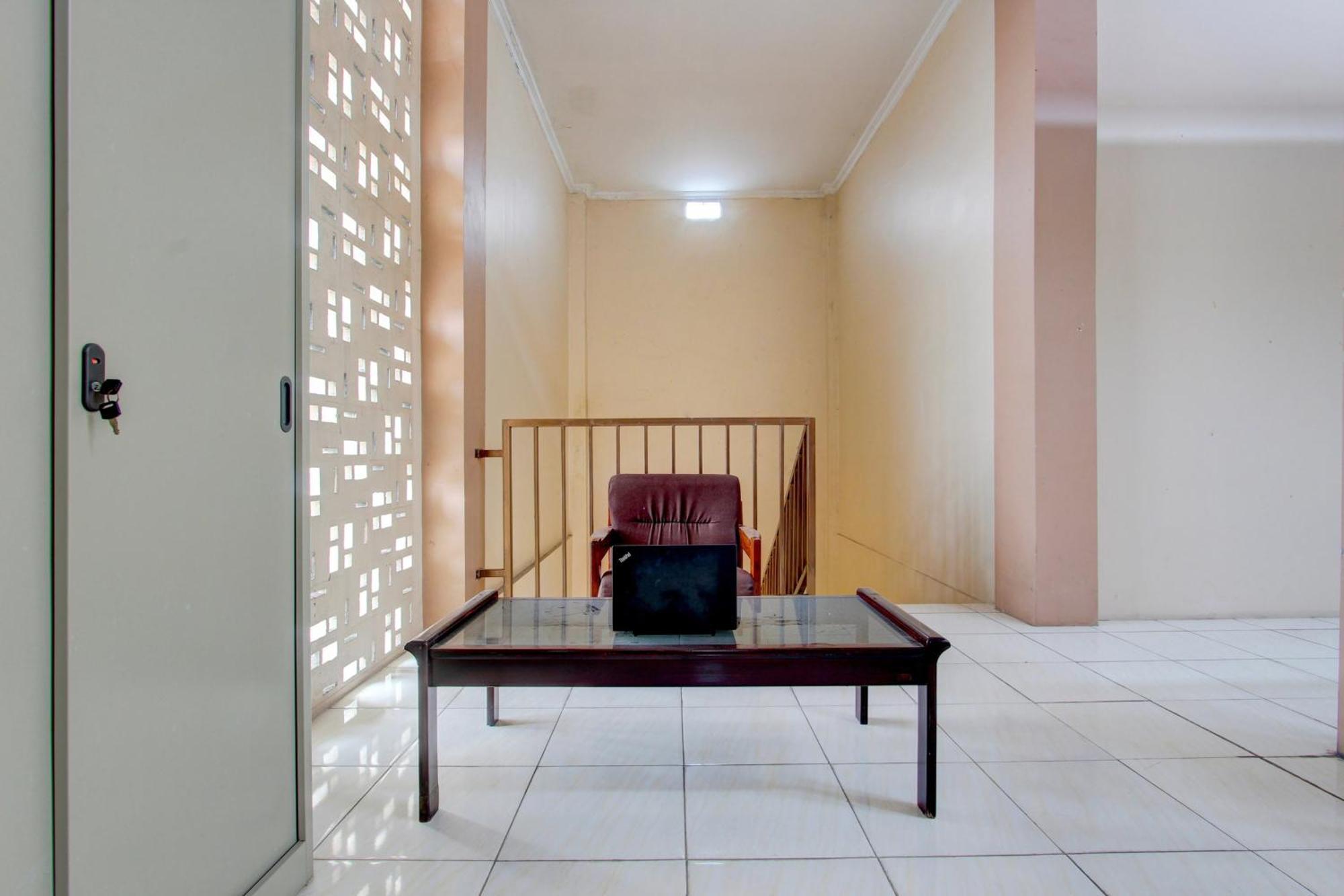 Spot On 93245 Guest House Mulia Dua Syariah Klaten Exterior photo