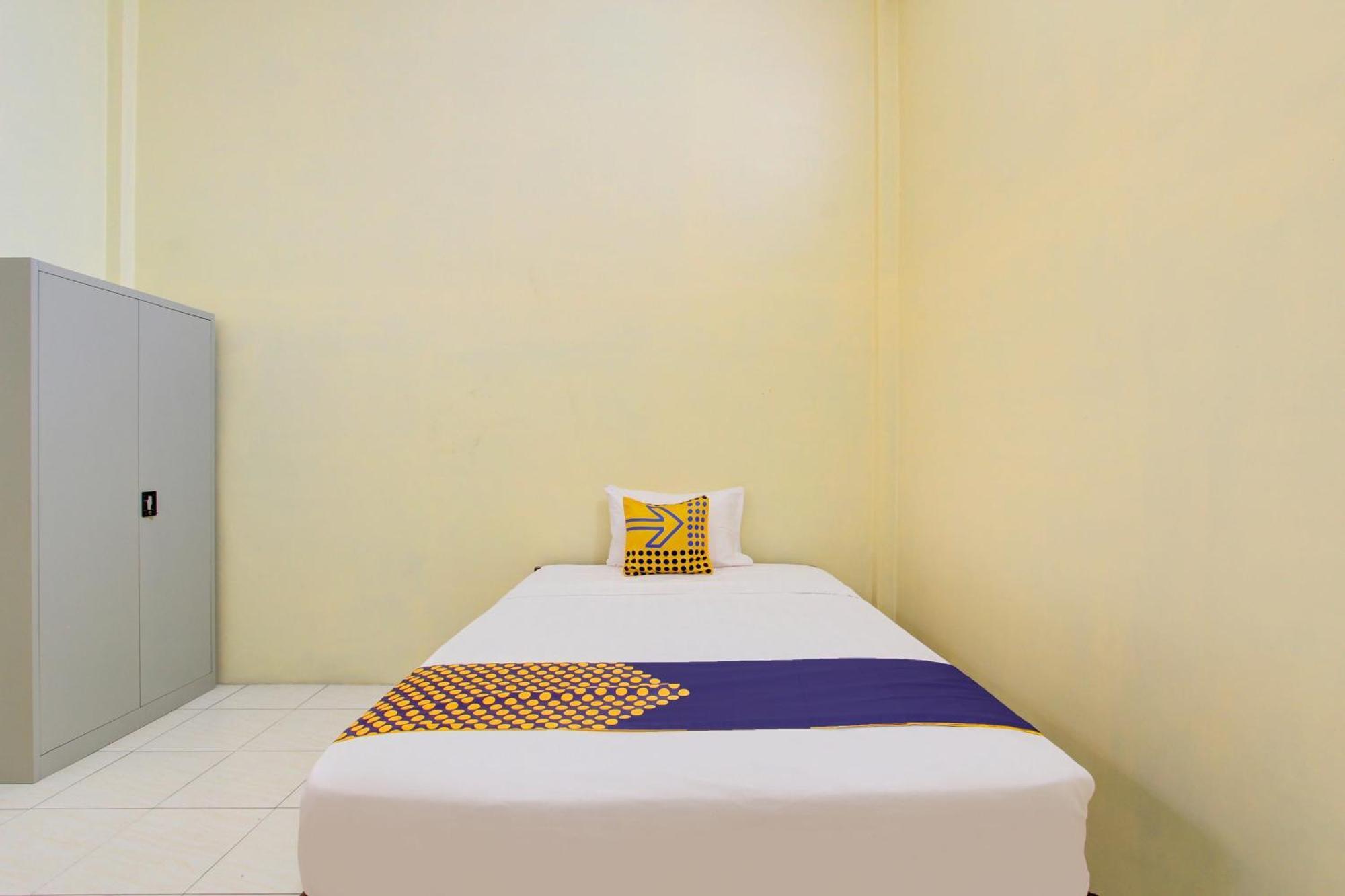 Spot On 93245 Guest House Mulia Dua Syariah Klaten Exterior photo